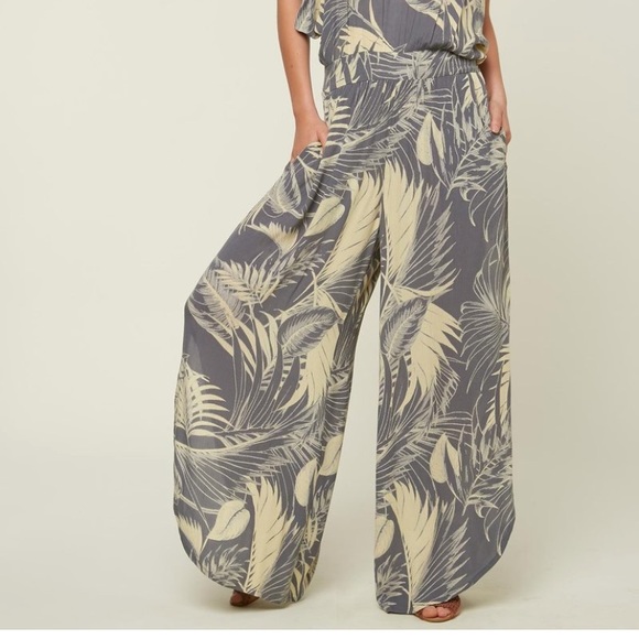 O’NEILL JUMPSUIT. BRAND NEW!! - Picture 4 of 8